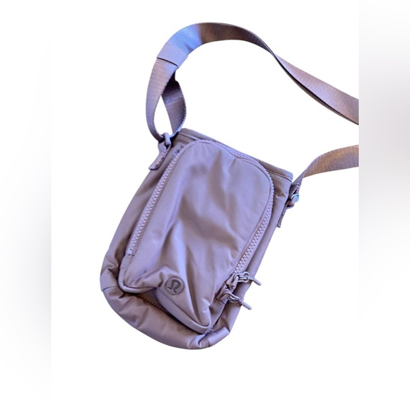 NWT Lululemon water bottle crossbody SPICED CHIA - Picture 1 of 5